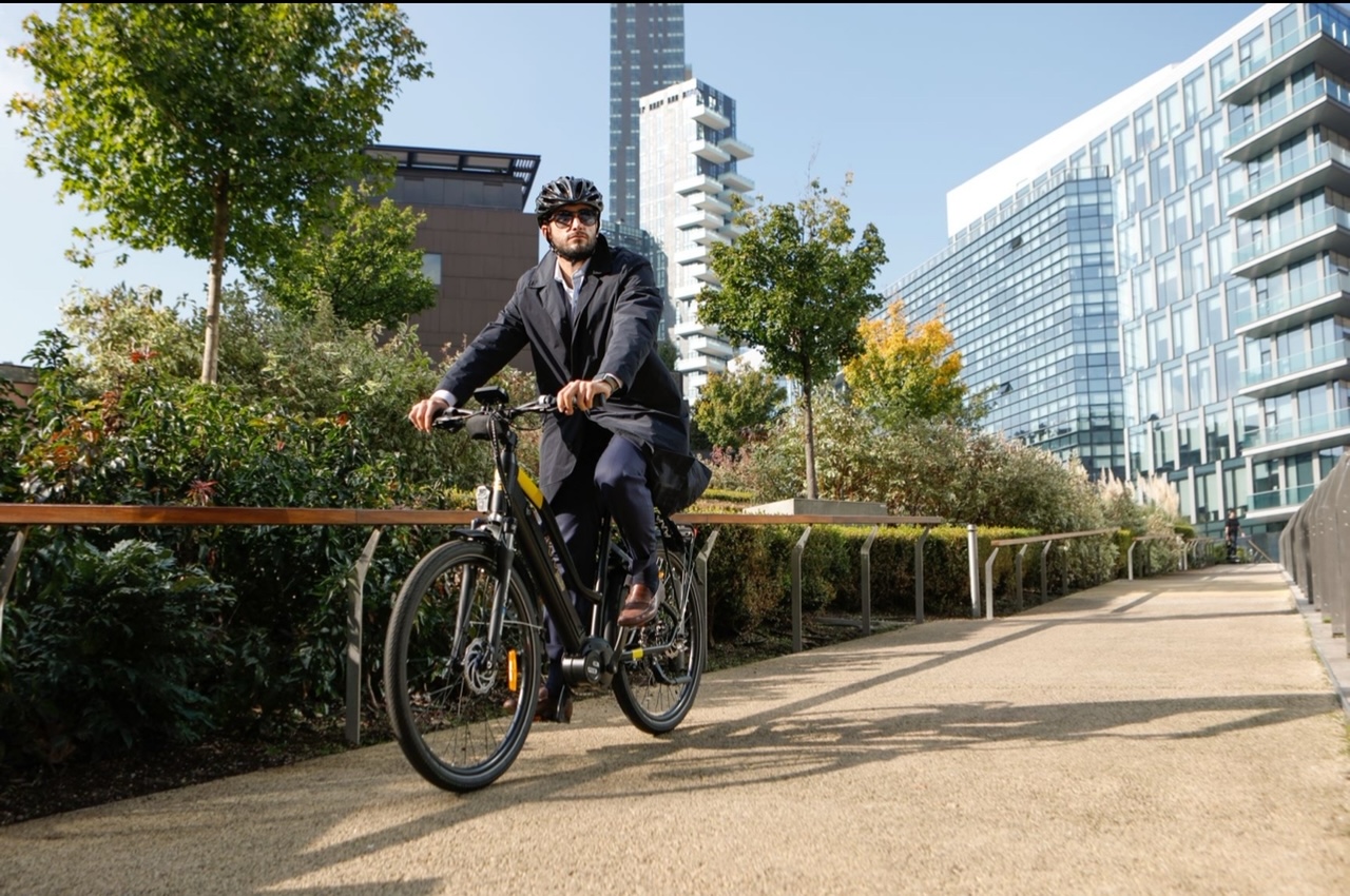 Arval Italia e Pirelli offrono e-bike sharing per le aziende