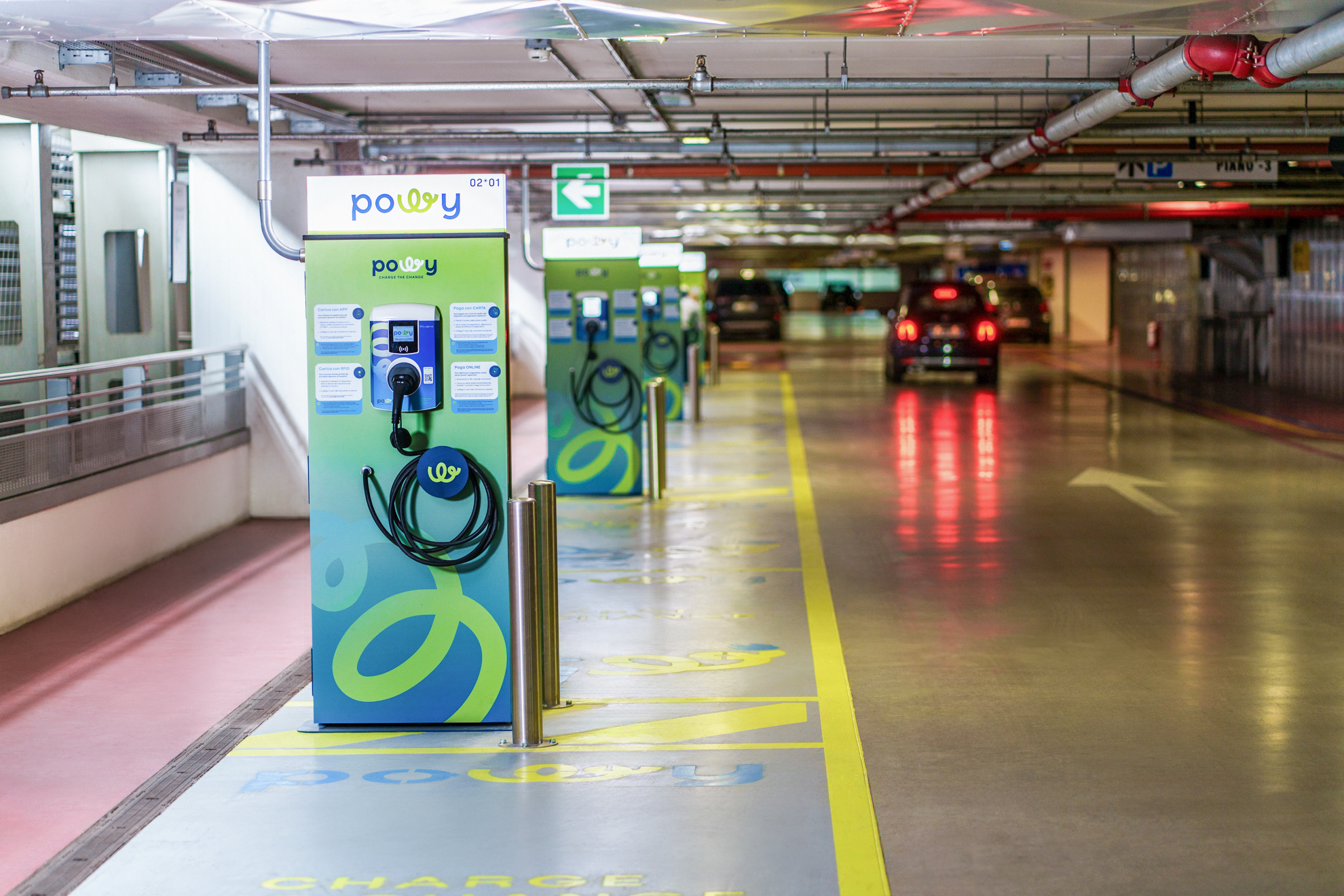Ricaricami ancora: quando l’auto elettrica parcheggia al binario giusto
