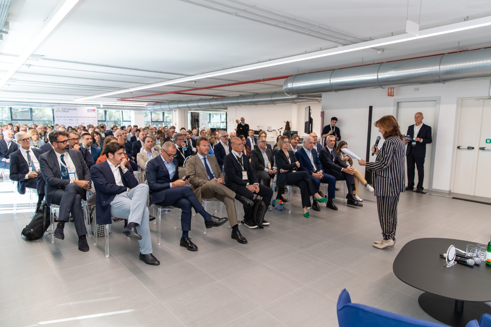 Usato Premium dei Top Dealers Italia: video, foto e Guida scaricabile da Amazon…